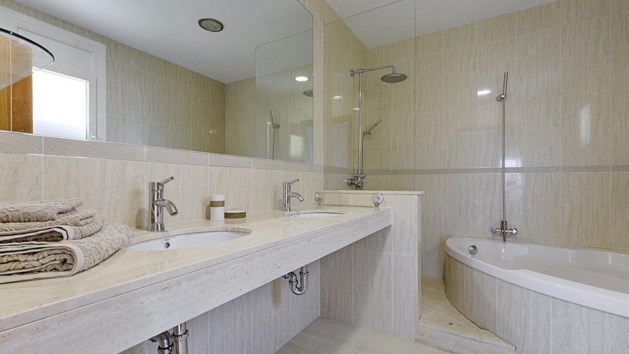 Photo of Bathroom in Palau-Saverdera