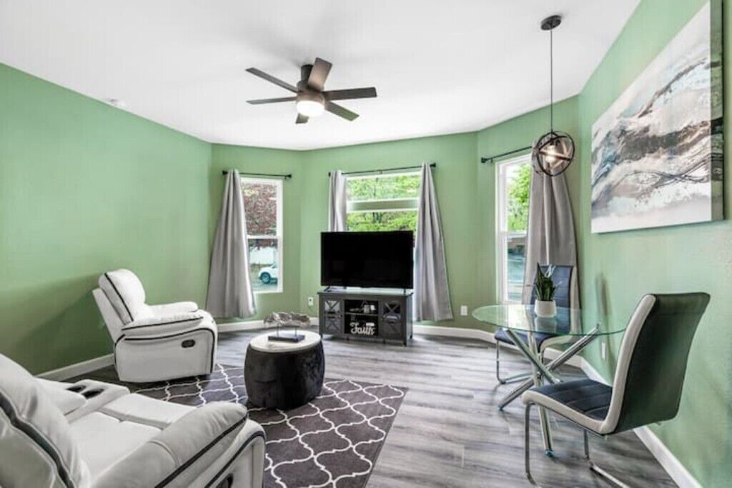 Photo of Livingroom in Erie