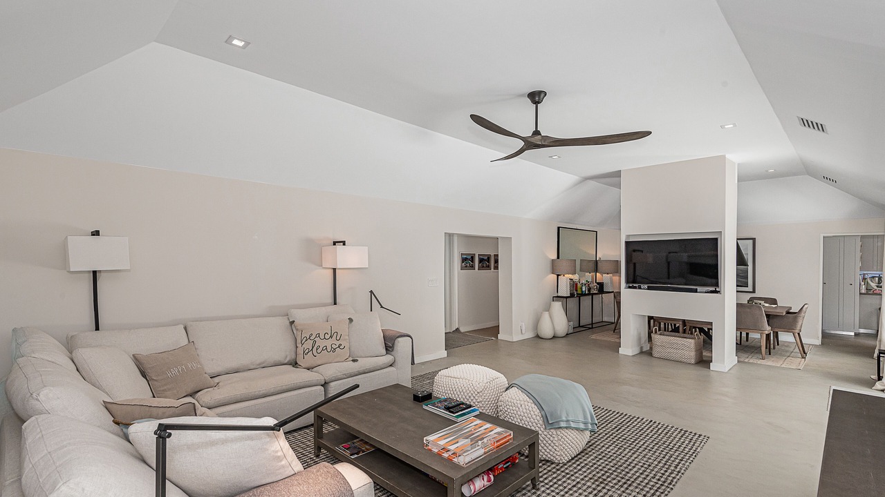 Photo of Livingroom in Key Biscayne