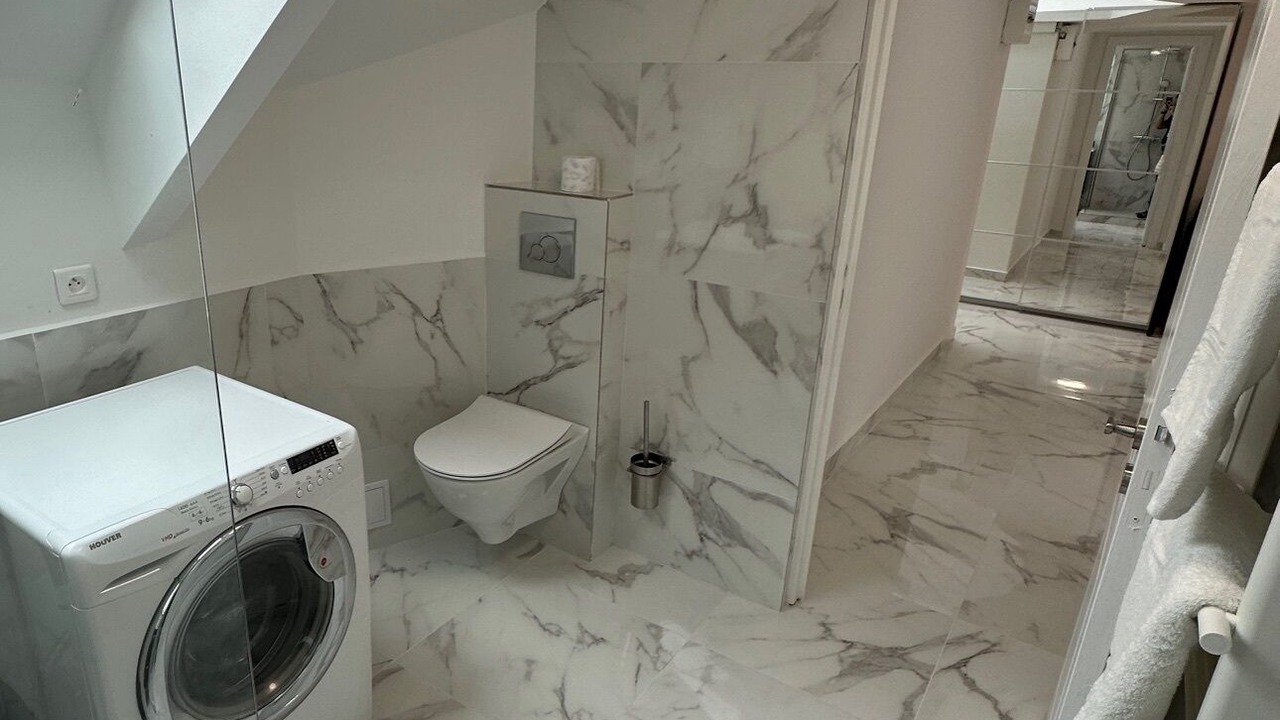 Photo of Bathroom in Les Fleurs