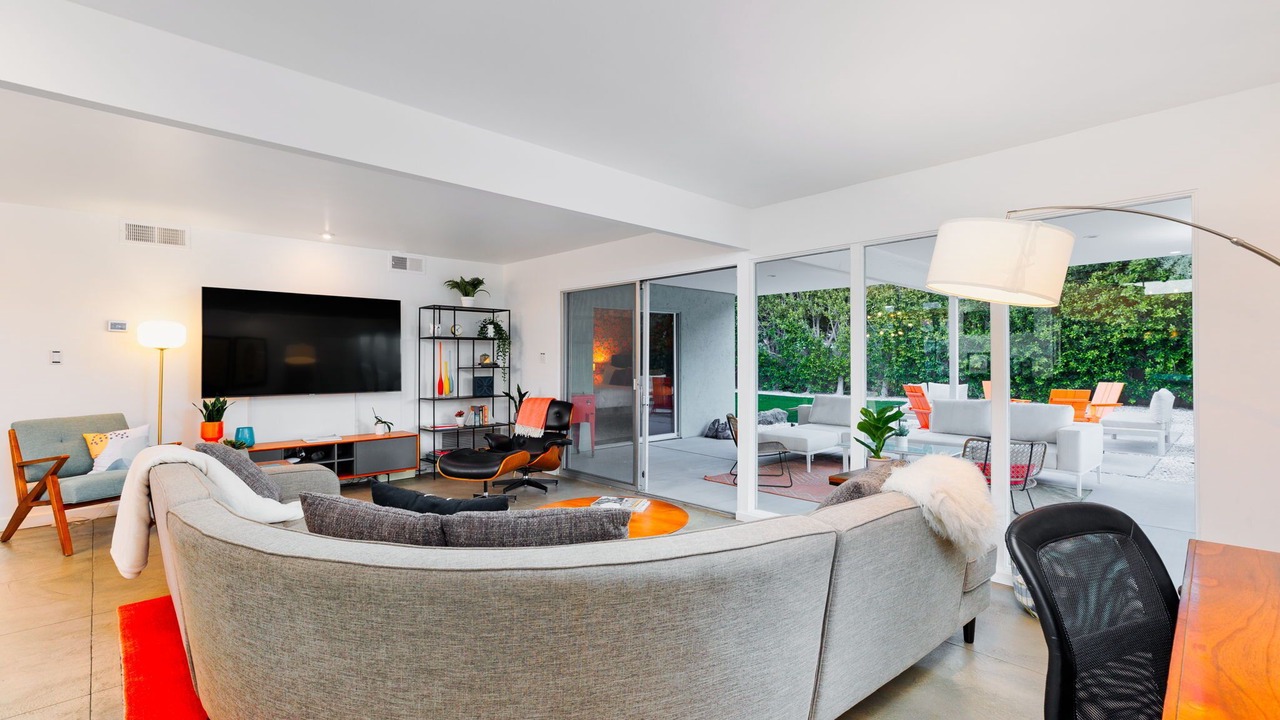 Photo of Livingroom in Desert Park Estates
