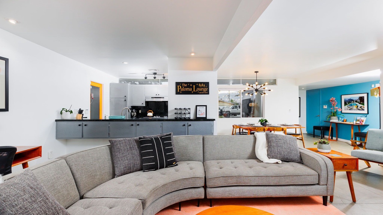 Photo of Livingroom in Desert Park Estates