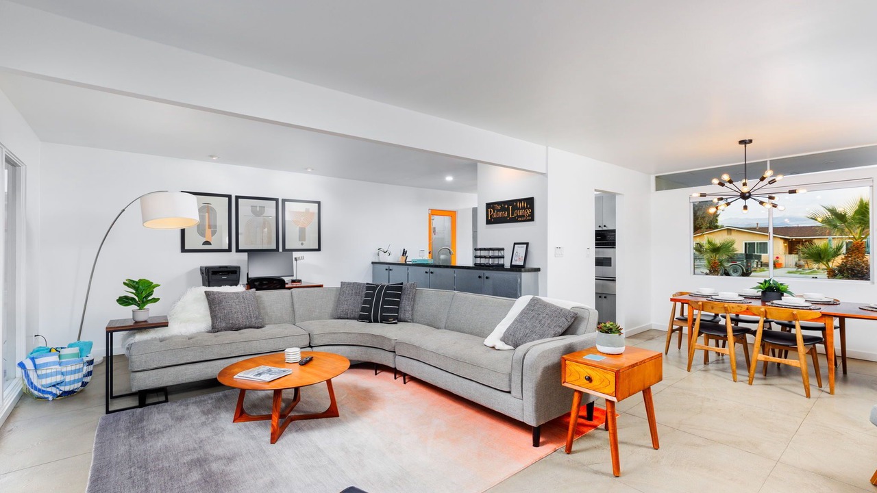 Photo of Livingroom in Desert Park Estates