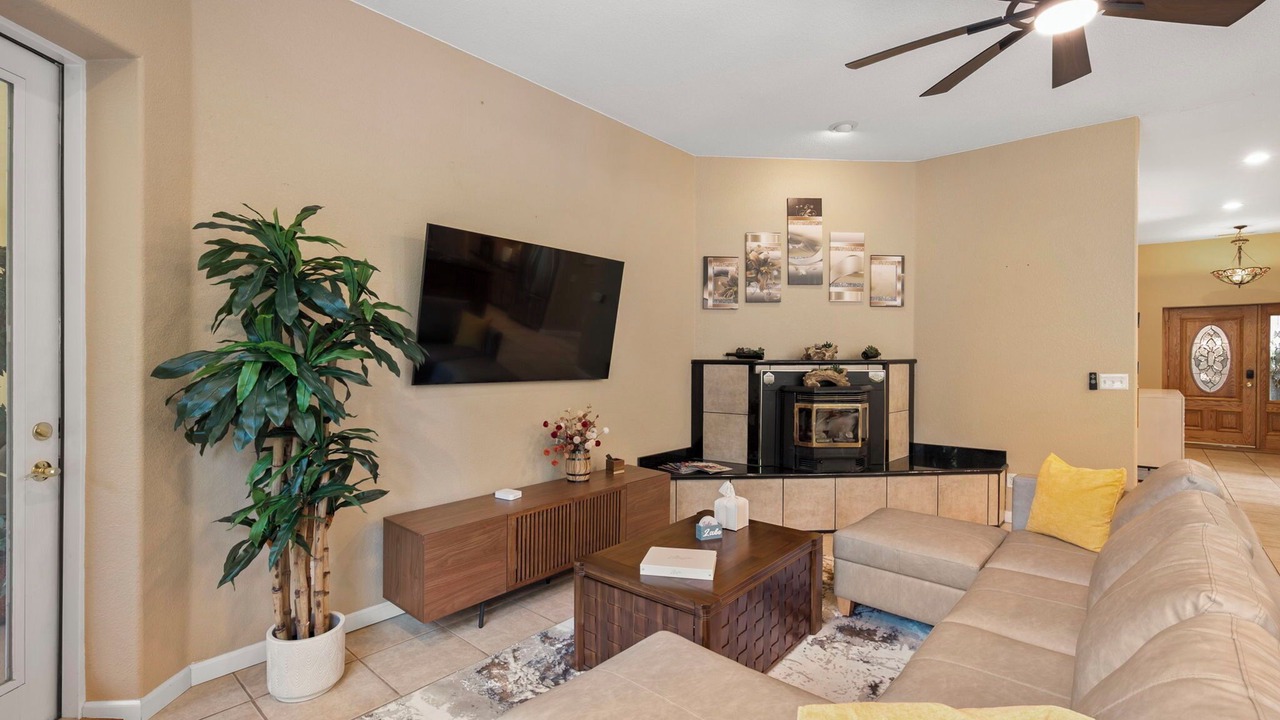 Photo of Livingroom in Groveland