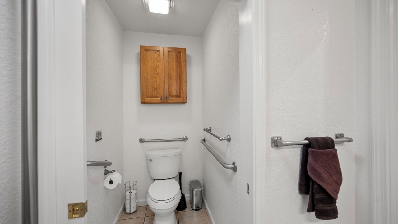 Photo of Bathroom in Groveland
