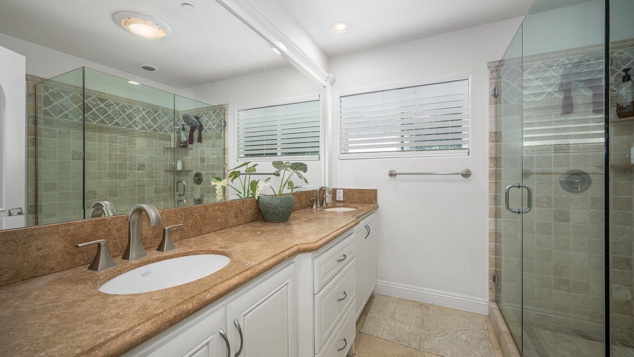 Photo of Bathroom in Peninsula