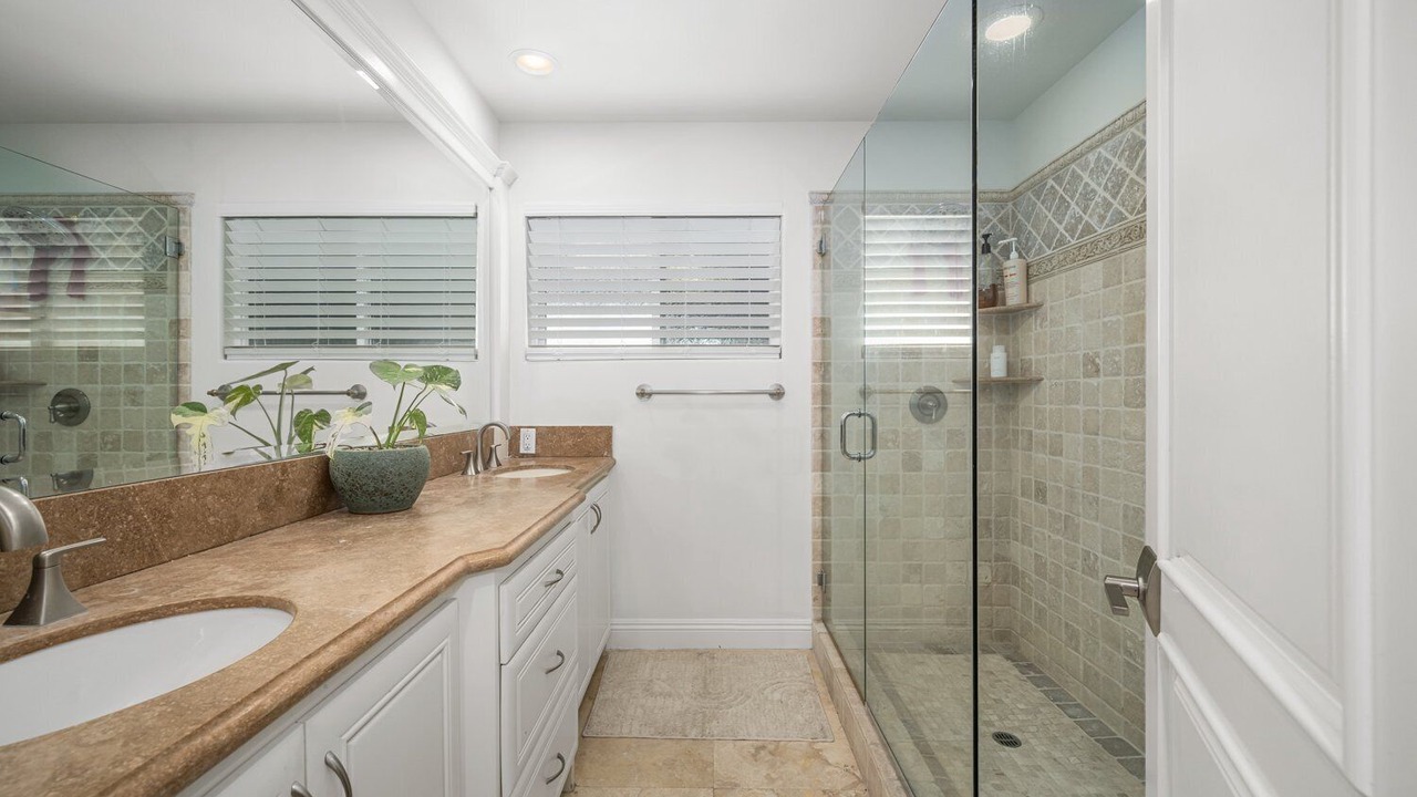 Photo of Bathroom in Peninsula
