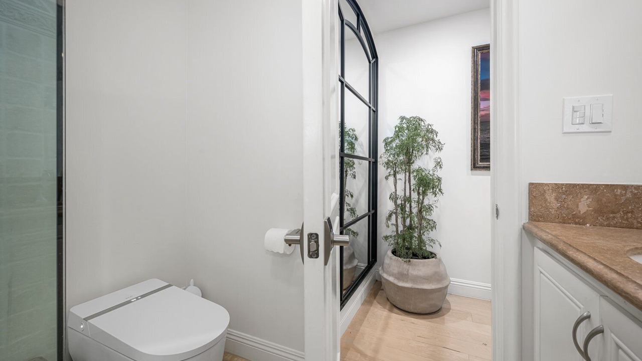 Photo of Bathroom in Peninsula