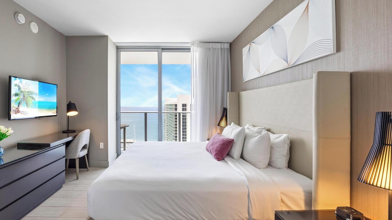 Photo of Bedroom in Hollywood South Central Beach