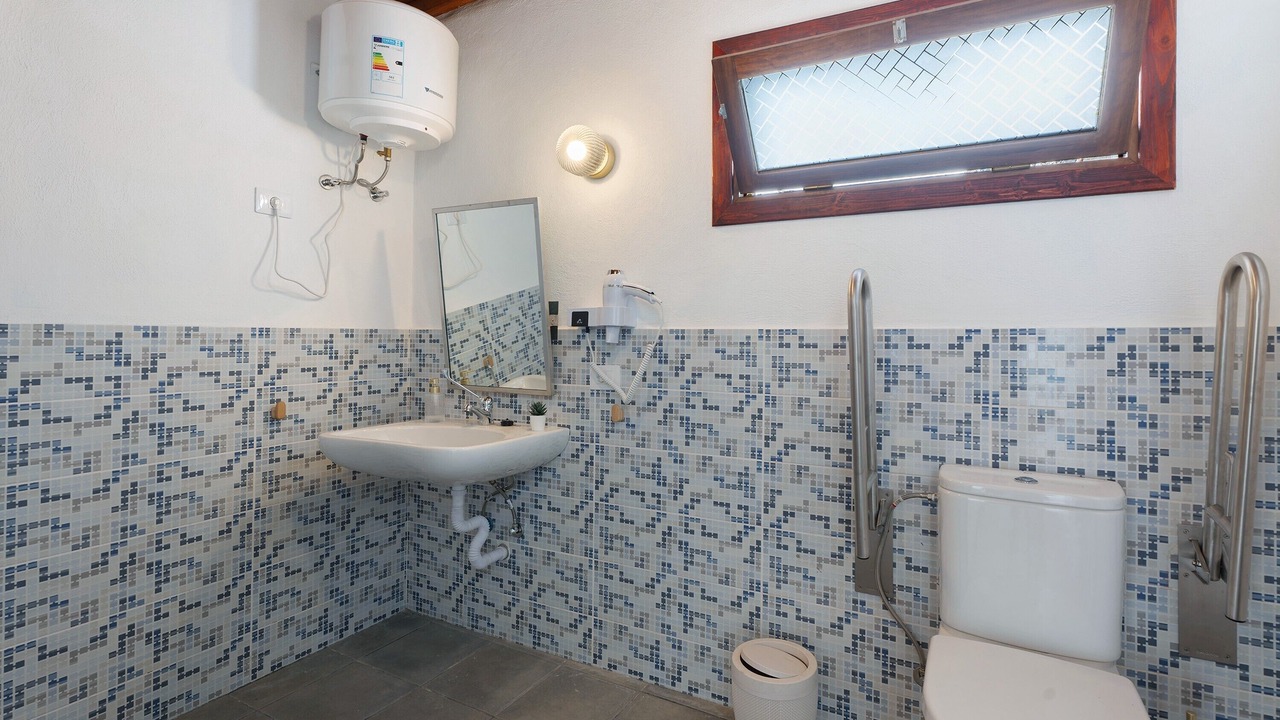 Photo of Bathroom in Alajero