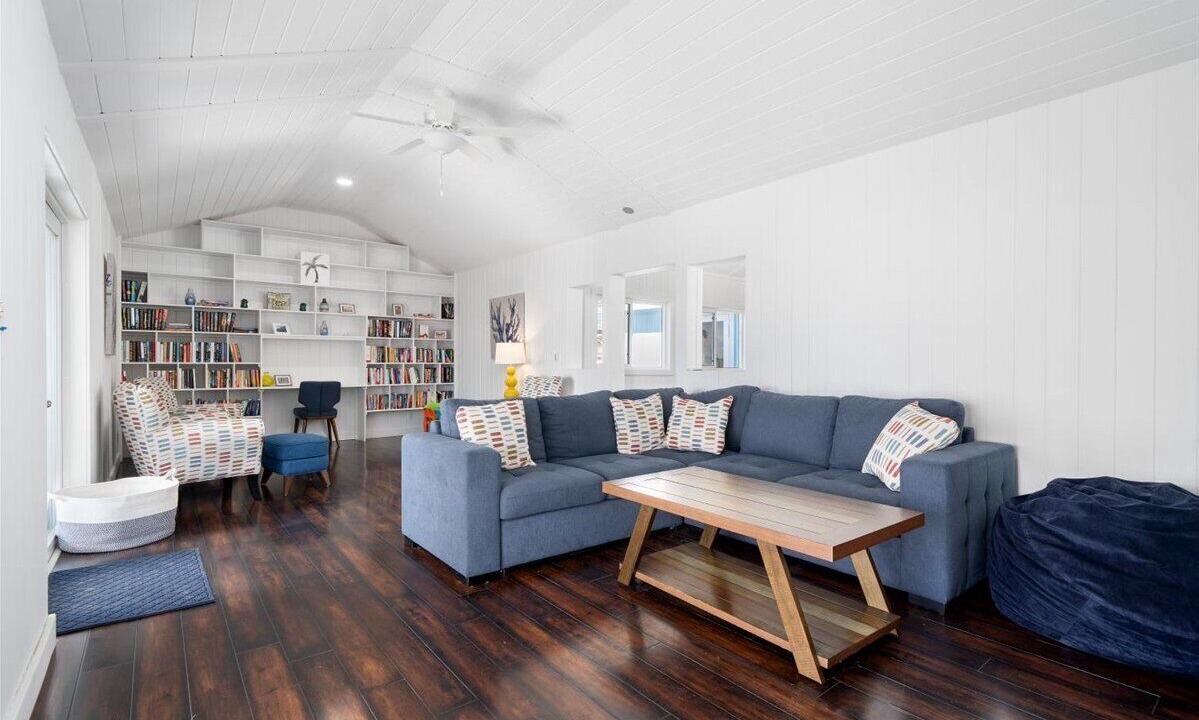 Photo of Livingroom in Bahama Palm Shores