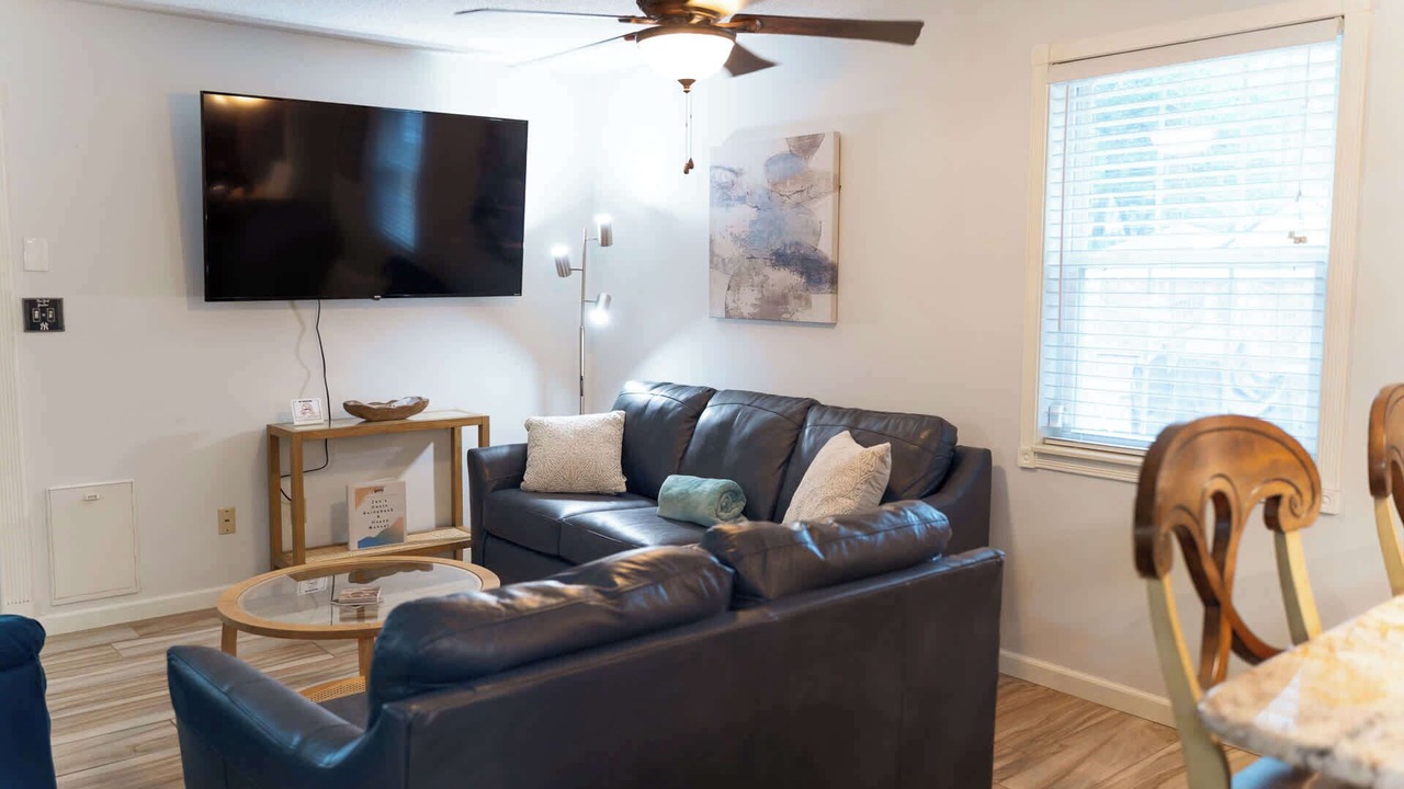 Photo of Livingroom in North Northwest Pensacola