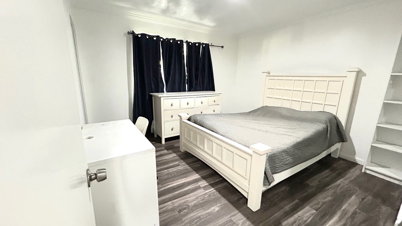 Photo of Bedroom in Lake Forest