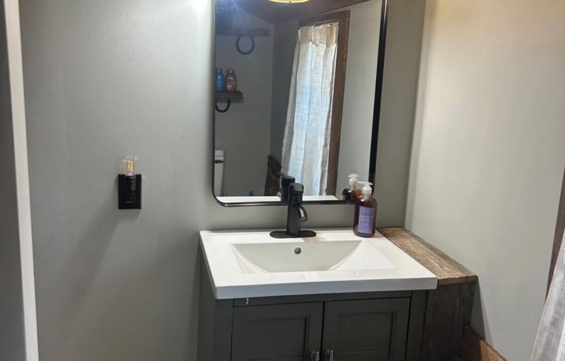 Photo of Bathroom in Albertville
