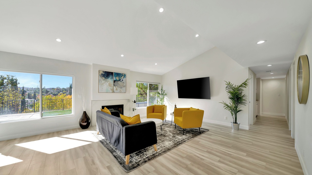 Photo of Livingroom in Woodland Hills