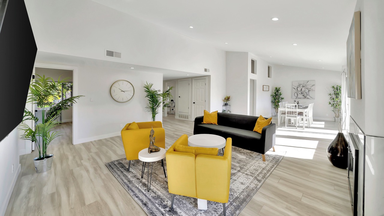 Photo of Livingroom in Woodland Hills