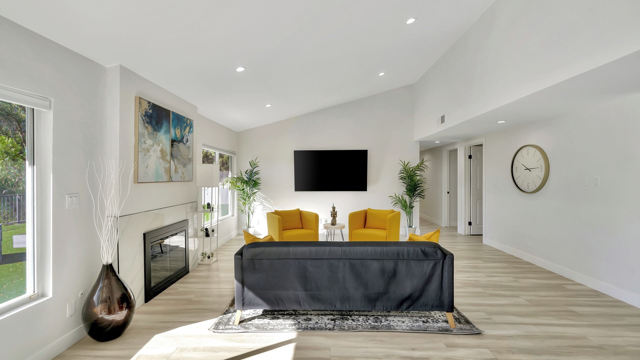 Photo of Livingroom in Woodland Hills