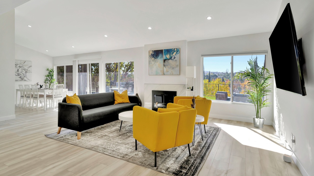 Photo of Livingroom in Woodland Hills