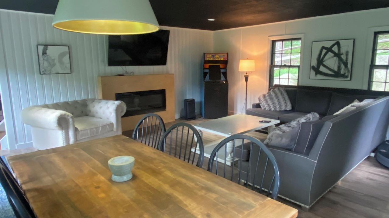 Photo of Livingroom in Scotts Corners