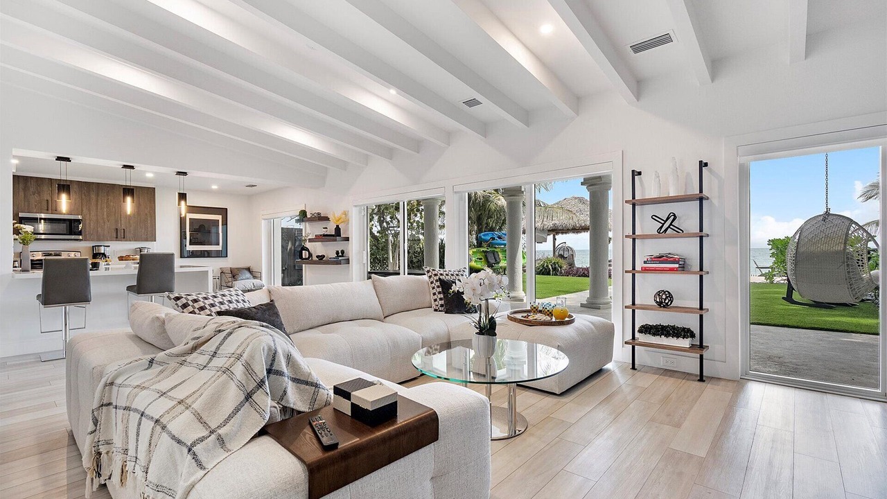 Photo of Livingroom in Lauderdale Beach