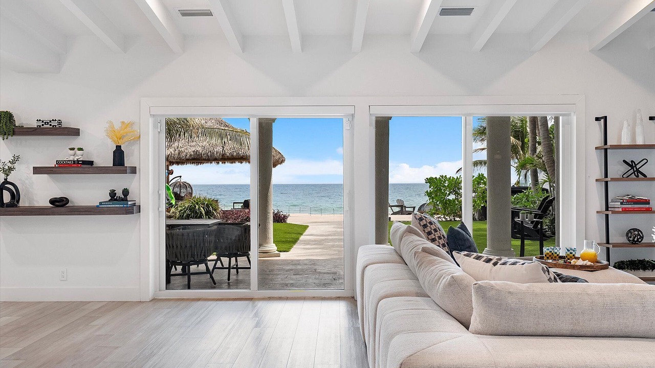 Photo of Livingroom in Lauderdale Beach