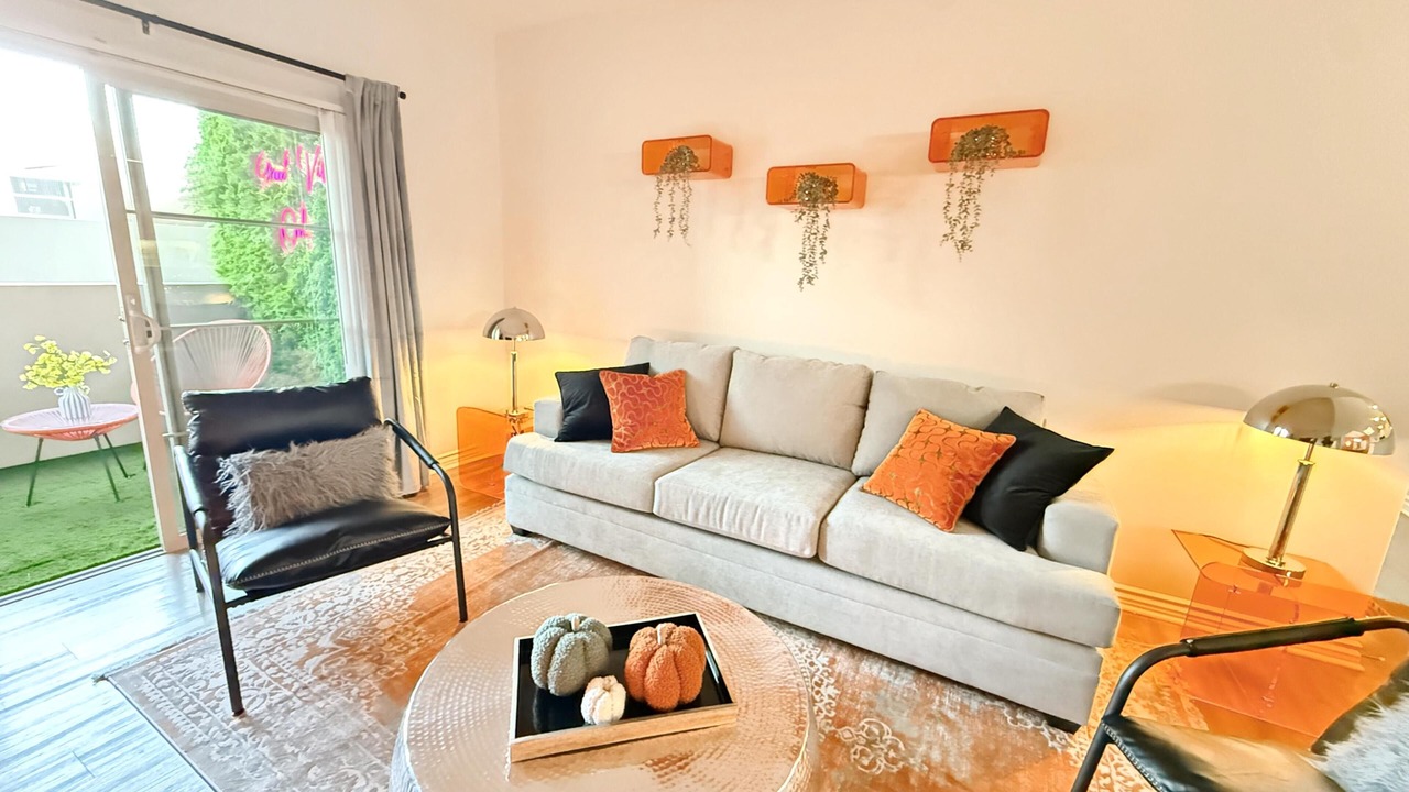 Photo of Livingroom in Encino