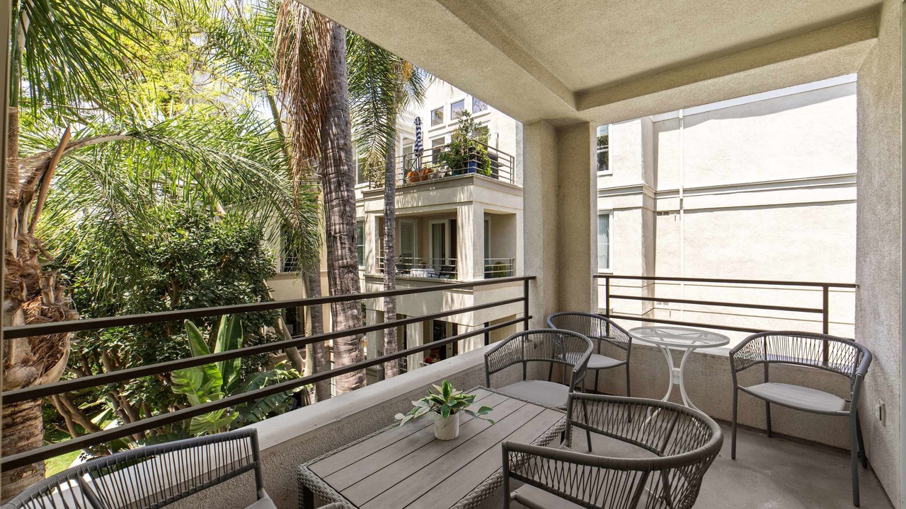 Photo of Patio Balcony in Airport Area