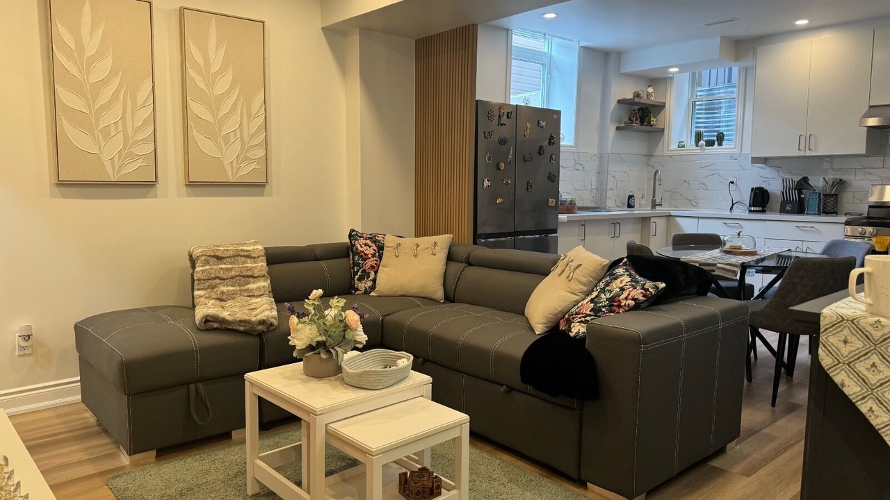 Photo of Livingroom in Halton Regional Municipality