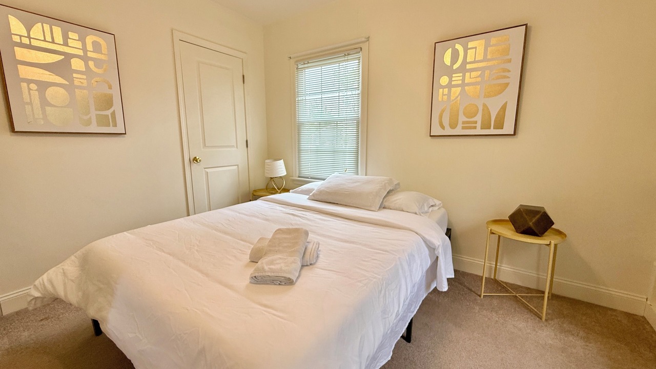 Photo of Bedroom in Green Acres