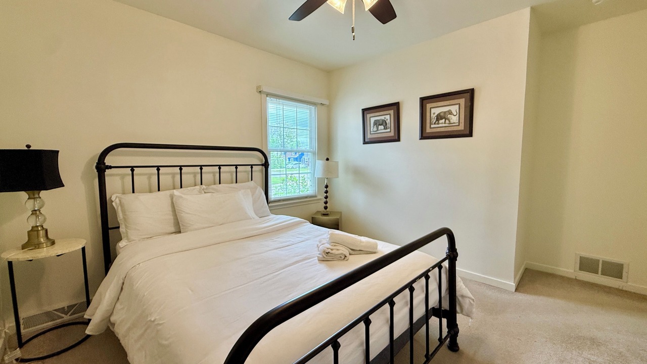Photo of Bedroom in Green Acres
