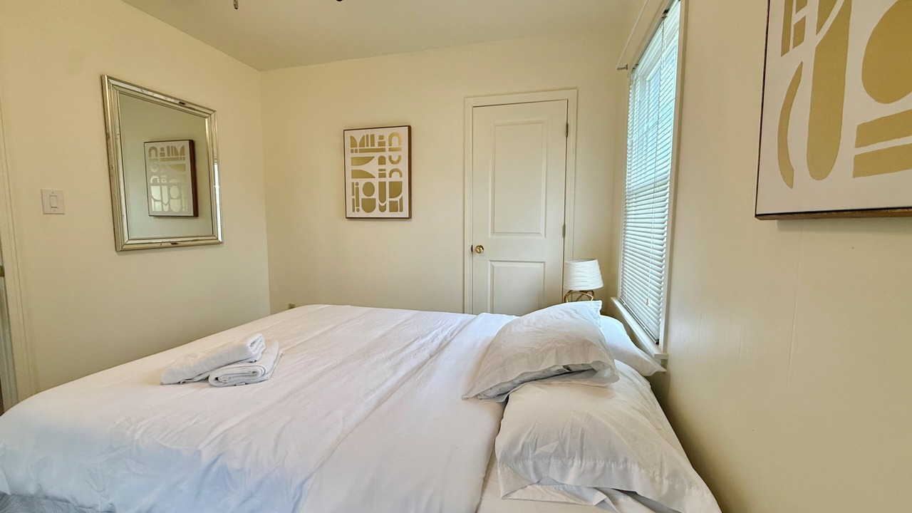 Photo of Bedroom in Green Acres