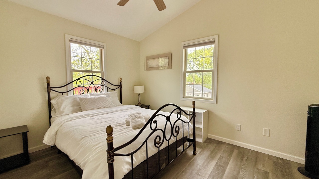 Photo of Bedroom in Green Acres