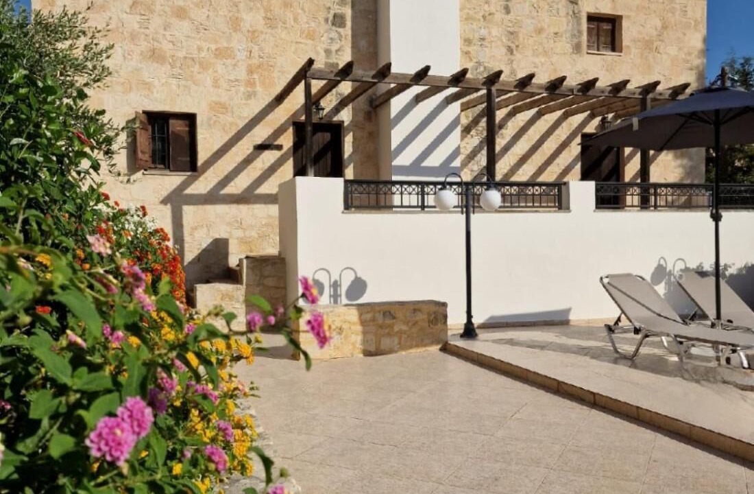 Photo of Patio Balcony in Douliana