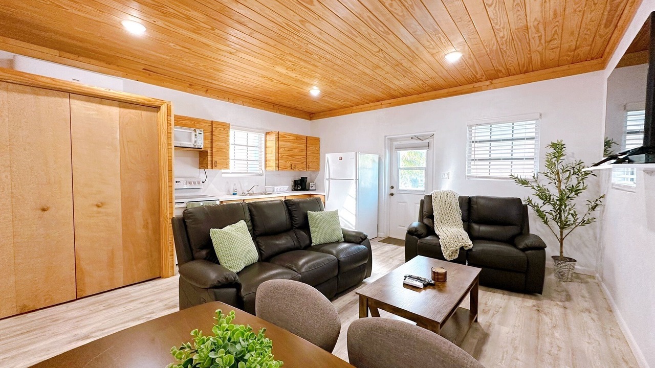 Photo of Livingroom in Spanish Wells