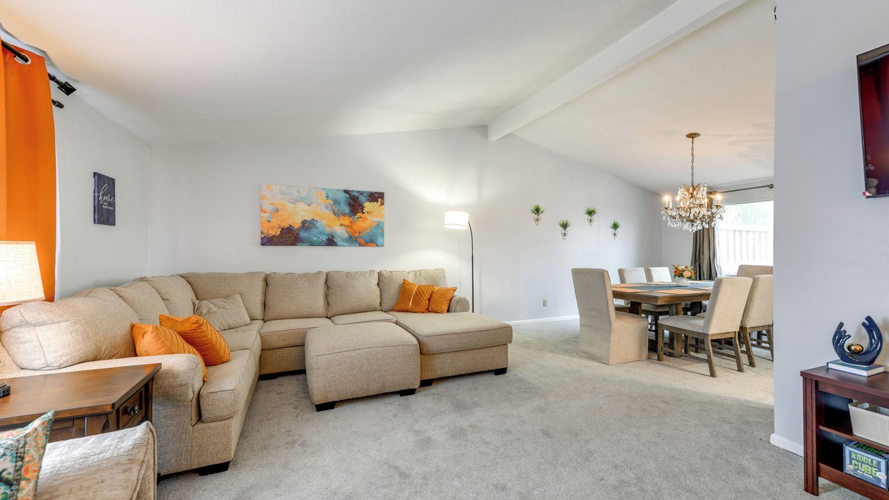 Photo of Livingroom in Amherst