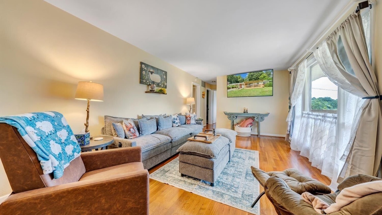 Photo of Livingroom in Collinsville