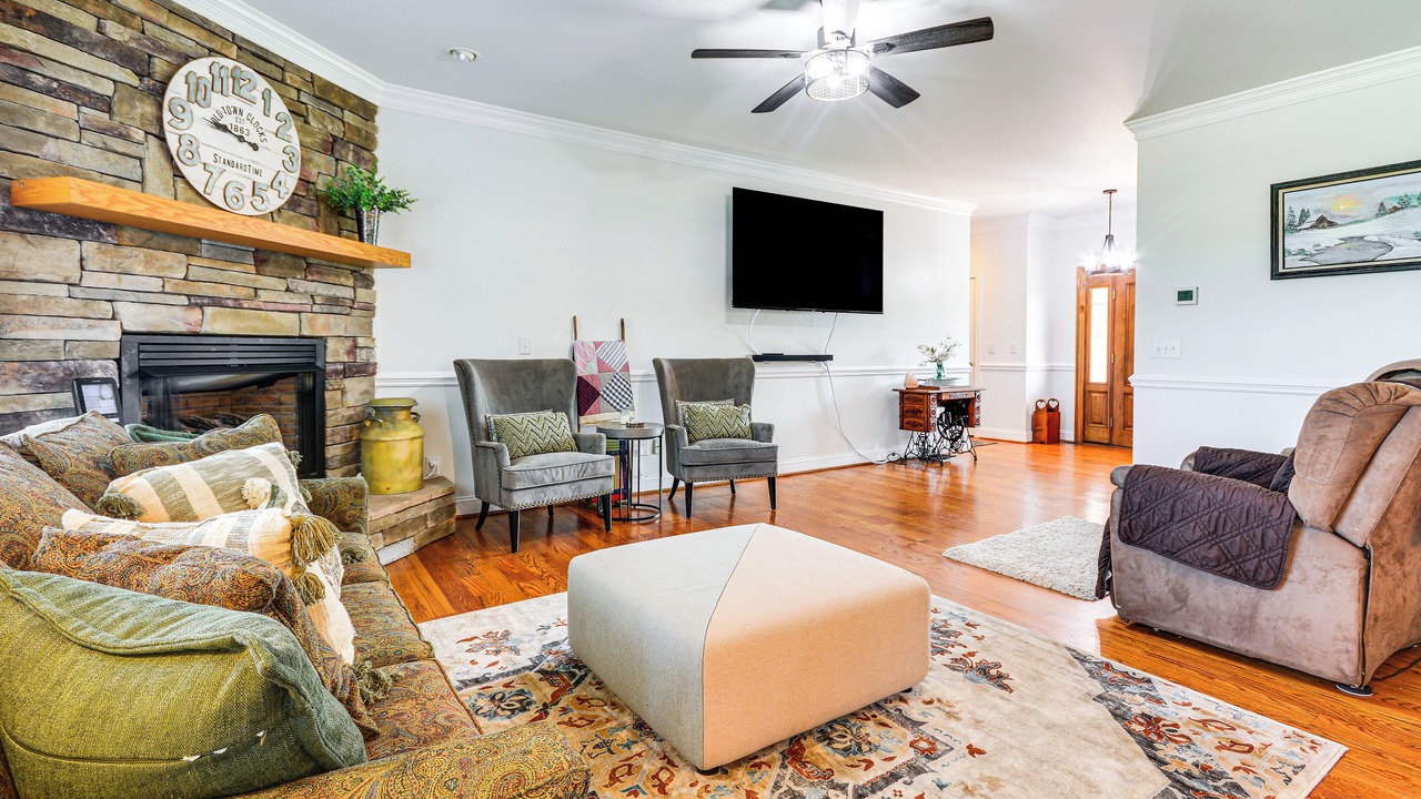 Photo of Livingroom in Pilot Mountain