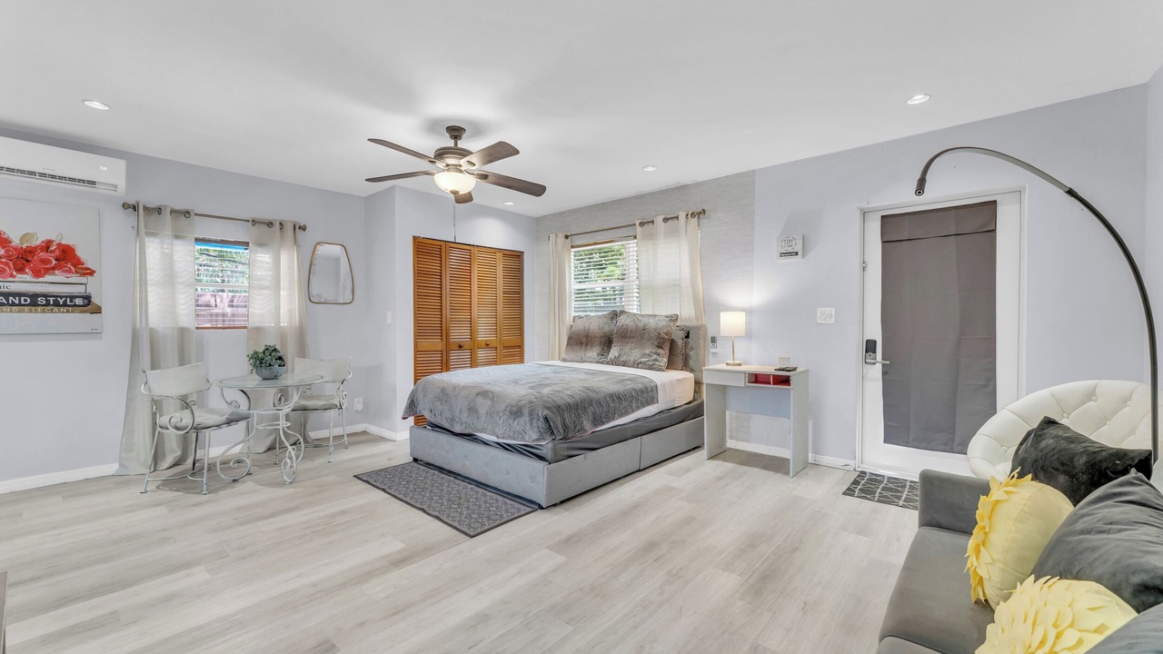 Photo of Bedroom in Biscayne Park