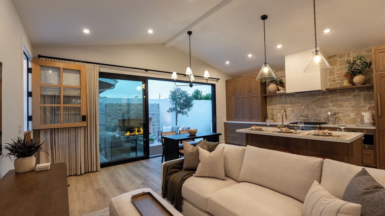 Photo of Livingroom in East Side Costa Mesa