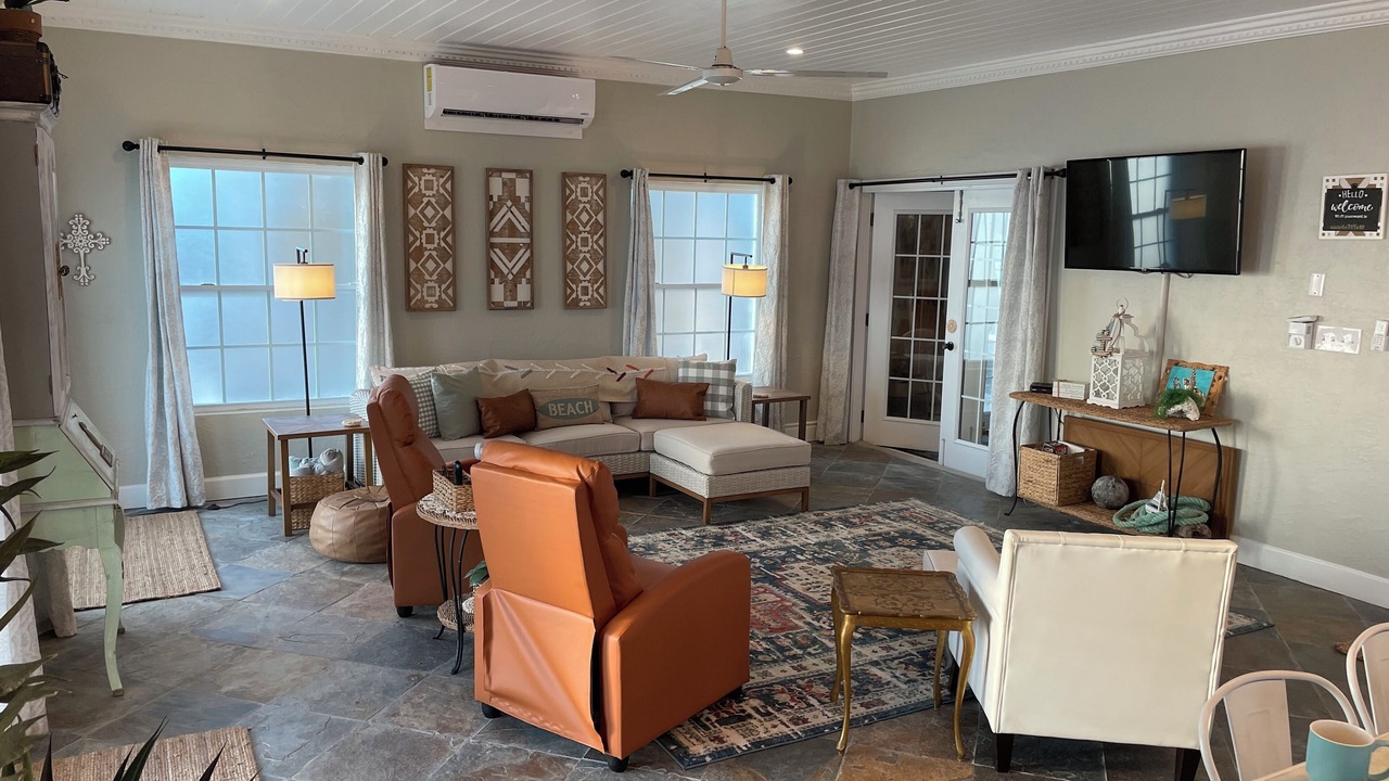 Photo of Livingroom in Farmer's Hill