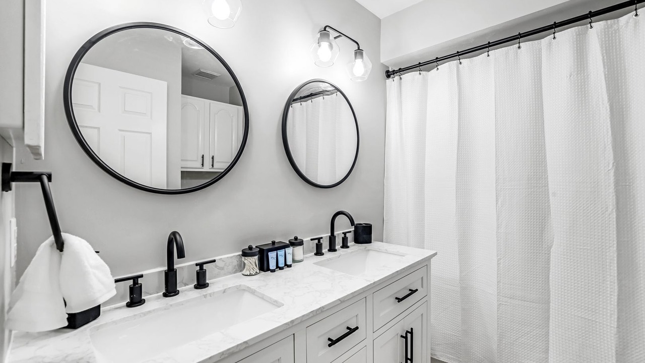 Photo of Bathroom in Willoughby Acres
