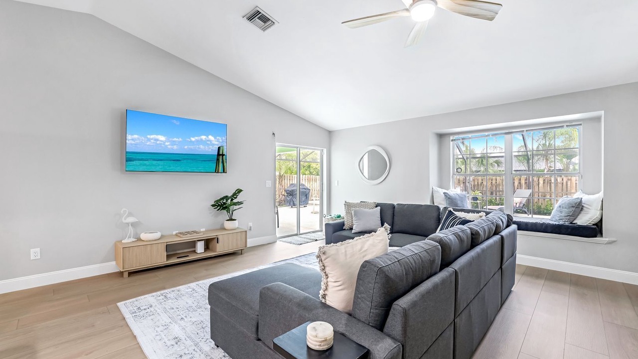 Photo of Livingroom in Willoughby Acres