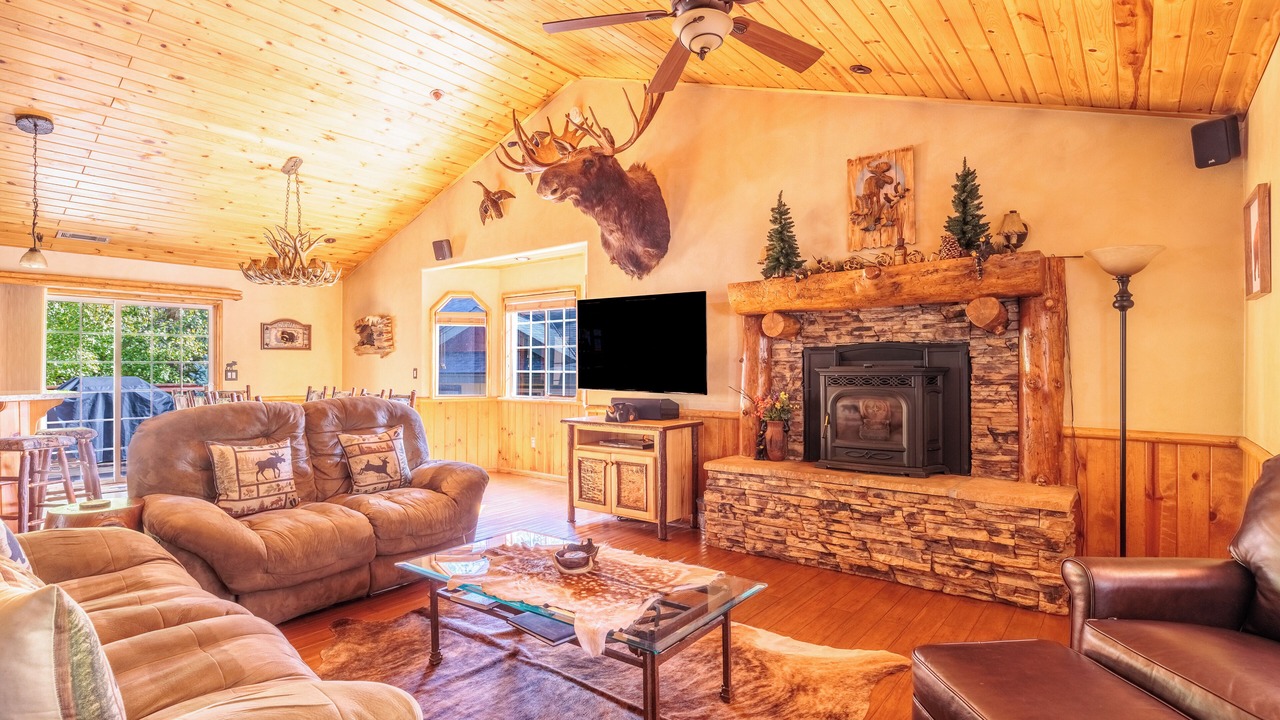 Photo of Livingroom in Whispering Forest