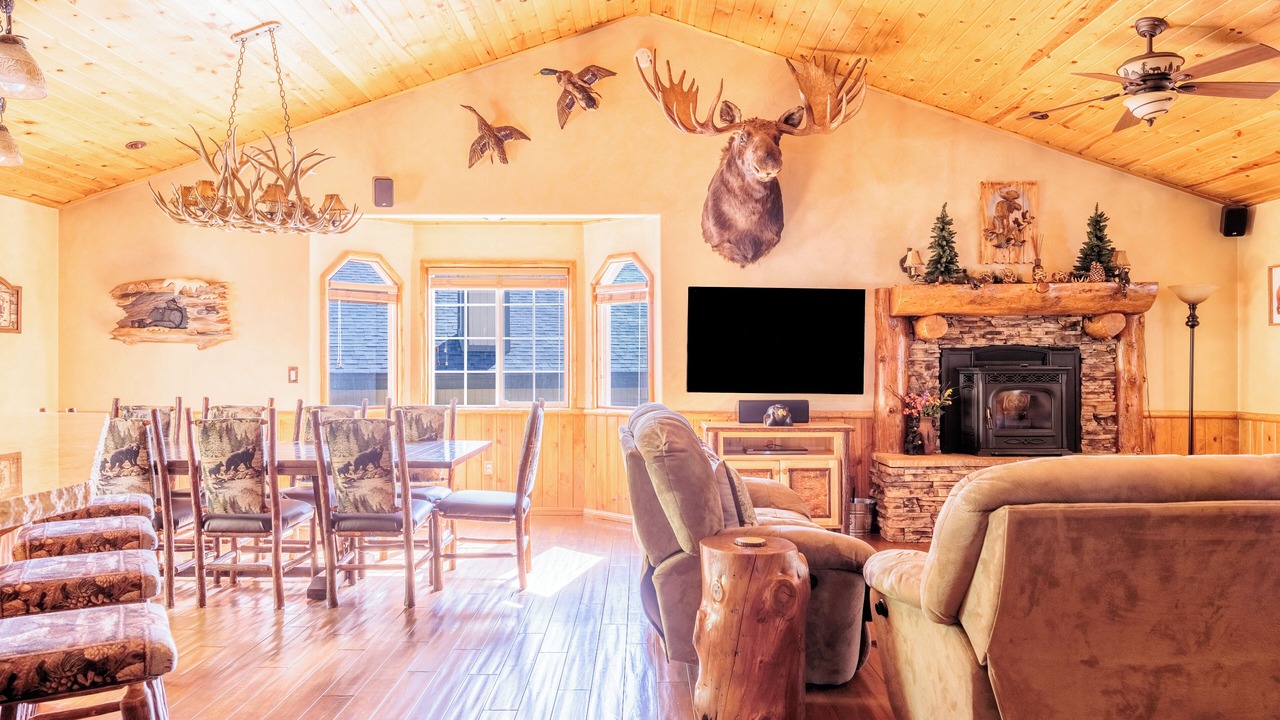 Photo of Livingroom in Whispering Forest