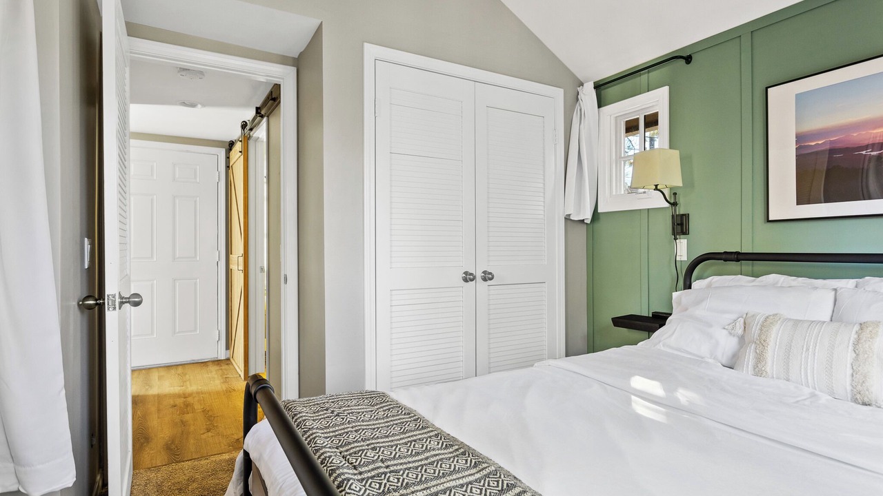 Photo of Bedroom in Green Valley Lake