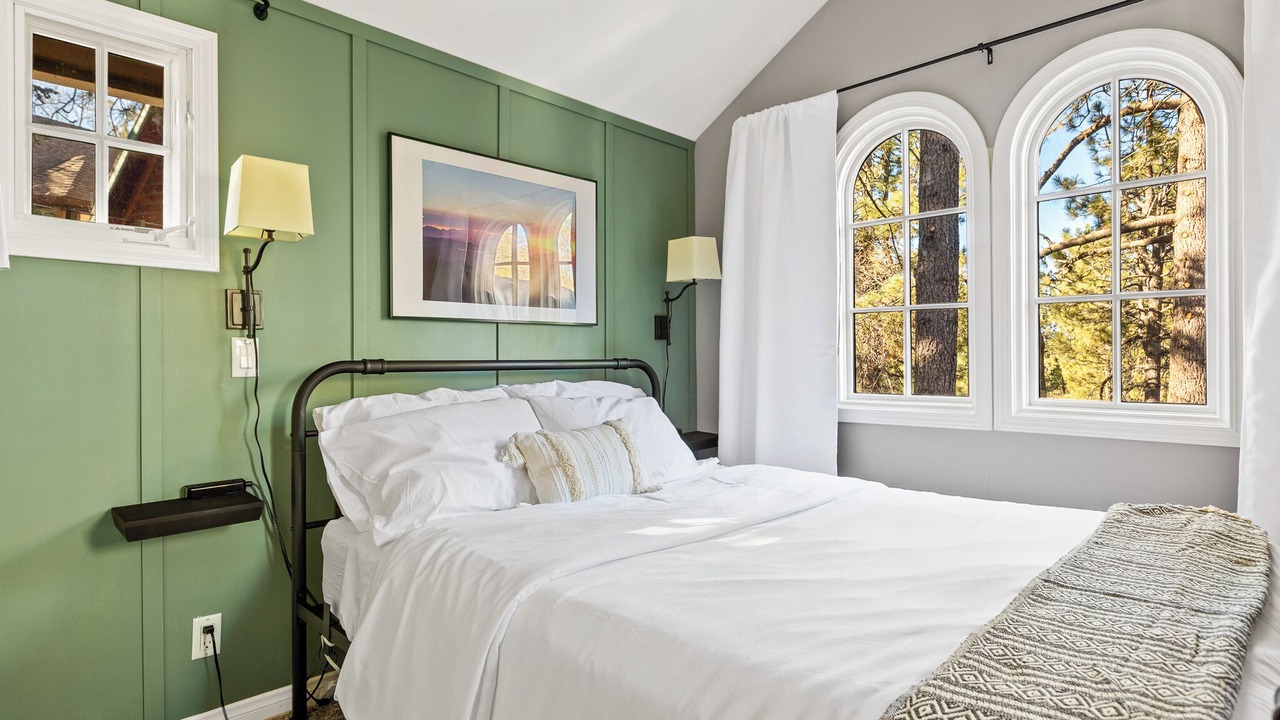 Photo of Bedroom in Green Valley Lake