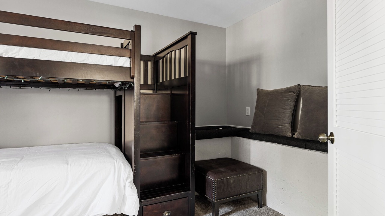 Photo of Bedroom in Green Valley Lake