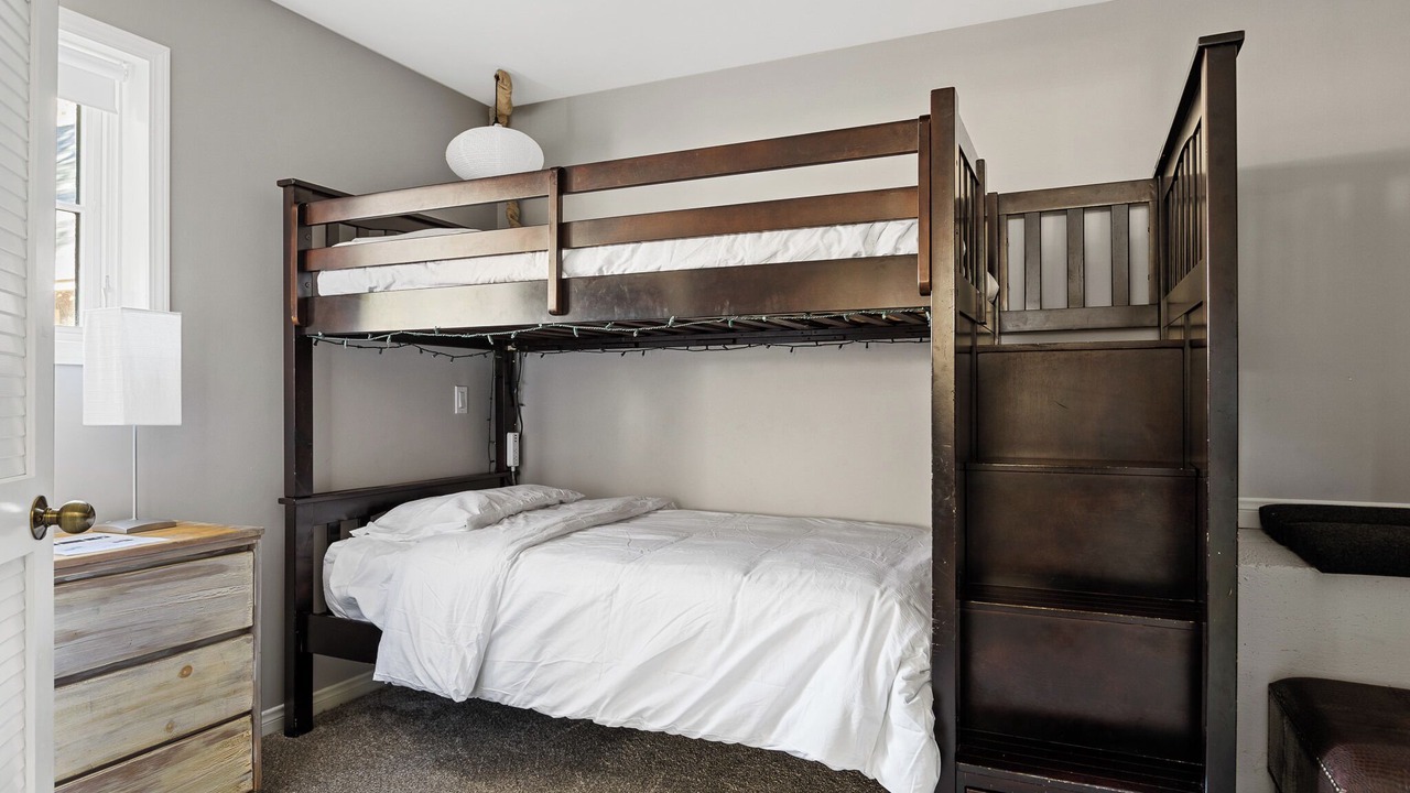 Photo of Bedroom in Green Valley Lake