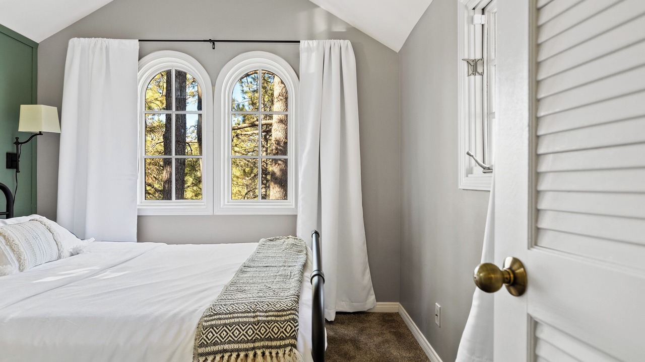 Photo of Bedroom in Green Valley Lake
