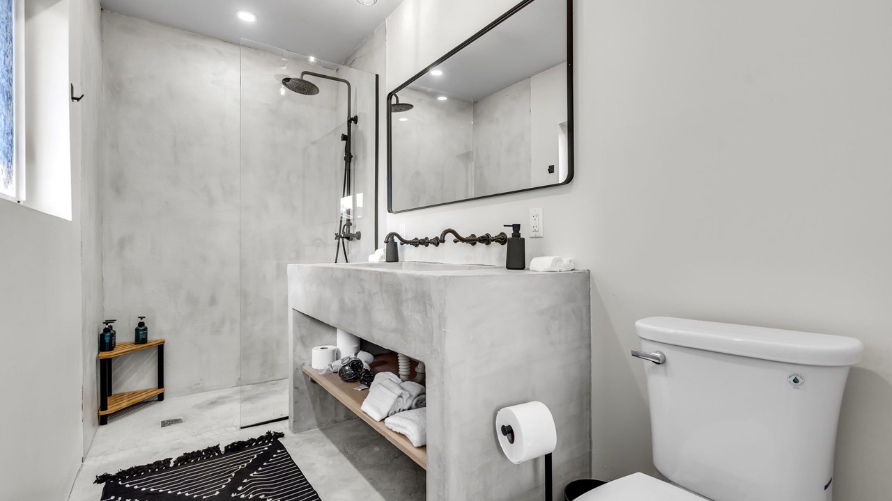 Photo of Bathroom in Golden Glades